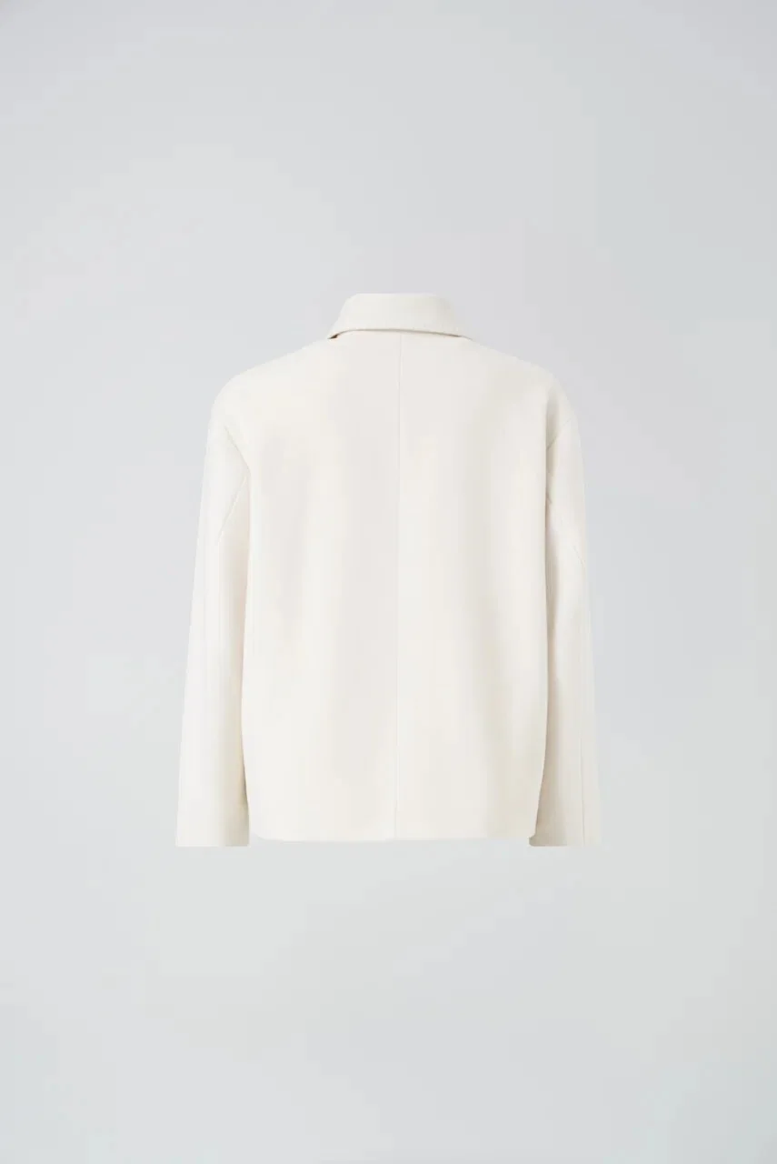 Укороченный жакет из кашемира с накладными карманами и отложным воротником — фотография 13